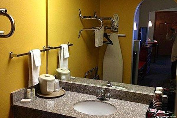 Downtowner Inn Claxton